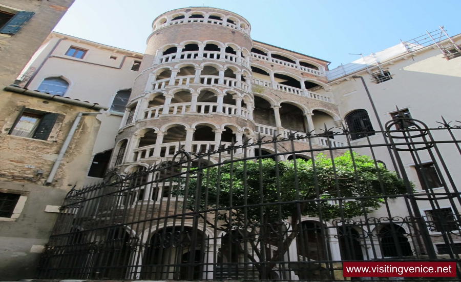 Palazzo Contarini del bovolo